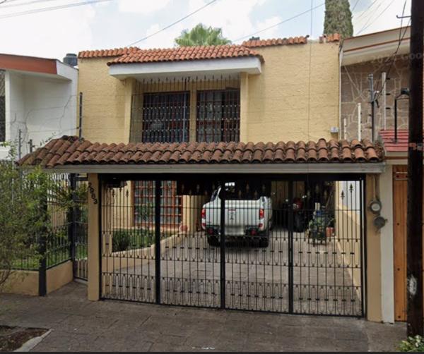 Propiedad de 4 recámaras en Guadalajara con ubicación clave y precio de oportunidad-J.H.