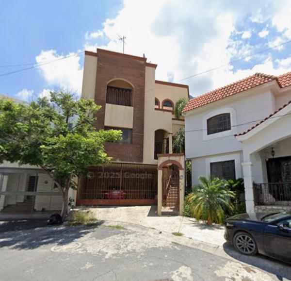 OPORTUNIDAD única  5 recámaras + 420 m² en Pedregal La Silla a MITAD DE PRECIO-J.H.