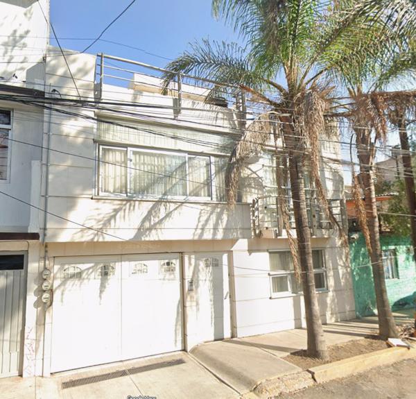 Casa moderna en Neza con jardín privado y más de $2M debajo de su valor real-JH