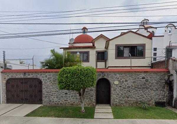 Residencia de gran dimensión con entrega inmediata — oportunidad  por debajo del valor comercial. JH