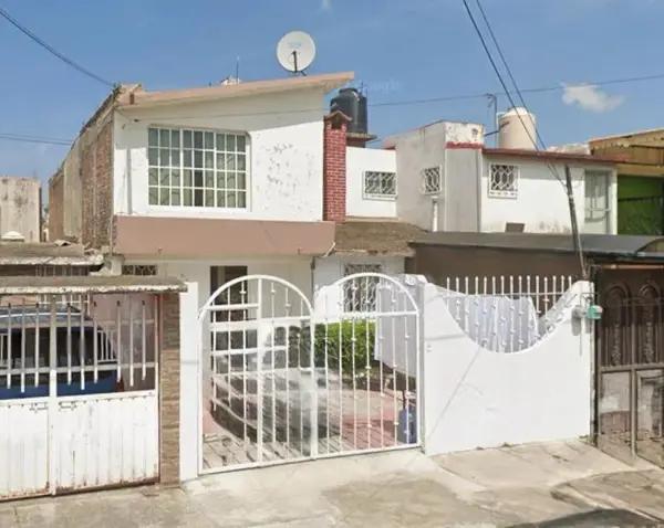 Residencia amplia en Cuautitlán Izcalli a precio de oportunidad-únicamente con recursos propios