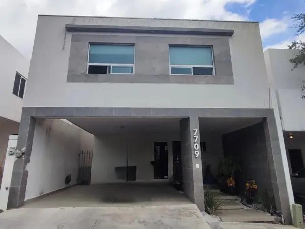 CASA EN RENTA EN CUMBRES