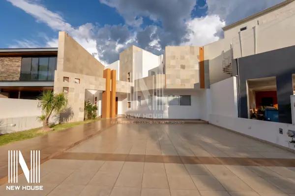 Exclusiva Residencia frente al Campo de Golf – Country Club Los Naranjos