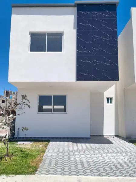Casa en venta en San Luis II, Mineral de la Reforma con seguridad y acceso controlado