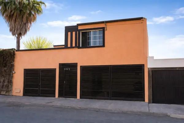 Oportunidad! Casa de 5 habitaciones en Magisterio / Saltillo Oportunidad! Casa de 5 habitaciones en Magisterio / Saltillo