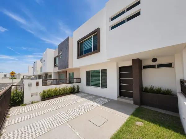 CASA EN VENTA EN EL MIRADOR | 3 NIVELES, POTENCIAL PARA ROOF GARDEN, LIBRE DE GRAVAMEN Y CERCA DE HE CASA EN VENTA EN EL MIRADOR | 3 NIVELES, POTENCIAL PARA ROOF GARDEN, LIBRE DE GRAVAMEN Y CERCA DE HE