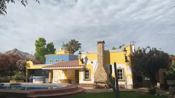 Quinta de 9,500 m² con casa, cabaña, alberca, lago y áreas recreativas