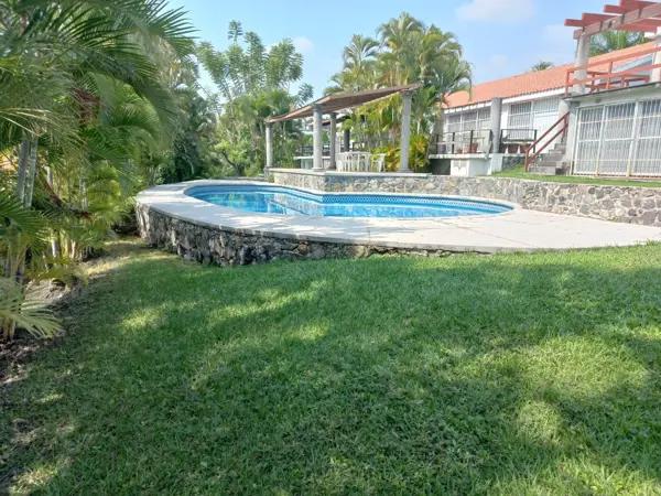 Casa con doble filtro de seguridad.