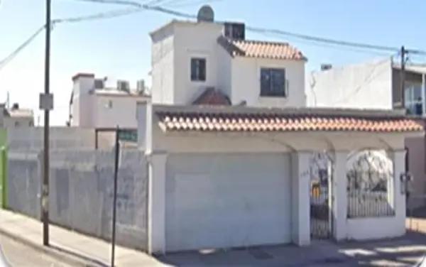 Venta de Casa en Mexicali, Hacienda del Bosque - Dos Recámaras y Espacios Amplios