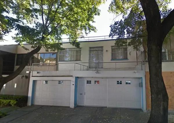 Casa independiente a la venta en Campestre Churubusco