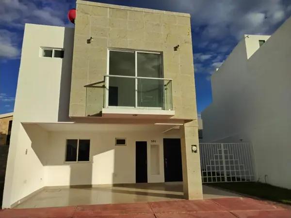 Casa en Renta en Condominio Lombardía, Irapuato - Con Jardín y Piscina Casa en Renta en Condominio Lombardía, Irapuato - Con Jardín y Piscina