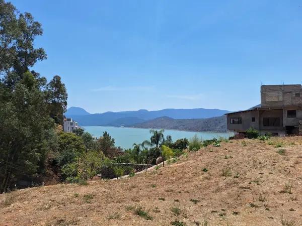 TERRENO EN VENTA CON VISTA AL LAGO, EN VALLE DE BRAVO