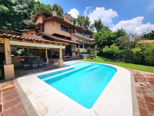 CASA EN RENTA, VISTA PARCIAL AL LAGO, VALLE DE BRAVO