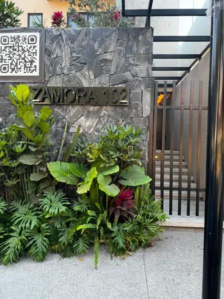 Departamento en venta en Las Águilas con balcón y 2 estacionamientos