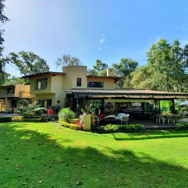 CASA EN VENTA, CLUB DE GOLF, AVÁNDARO.