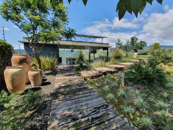 CASA EN VENTA Y RENTA CON VISTA AL LAGO EN VALLE DE BRAVO CASA EN VENTA Y RENTA CON VISTA AL LAGO EN VALLE DE BRAVO