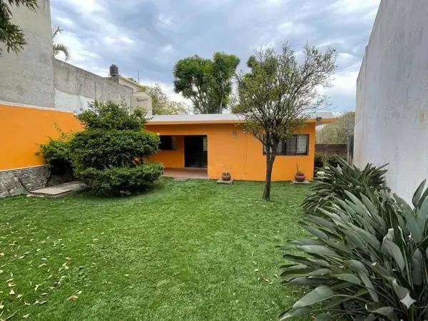 Casa en 1 nivel a 5 minutos de Plaza Cuernavaca.