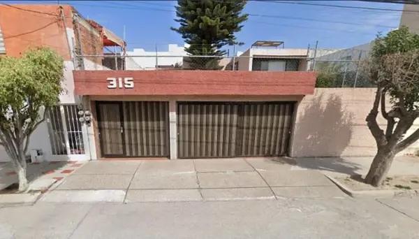 Casa de Adjudicación Bancaria en Venta en Julio Betancourt, Las Águilas, San Luis Potosí