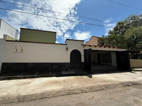 Casa en venta en Comala, Comala, Colima