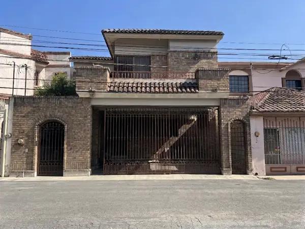 CASA EN VENTA CONTRY SOL ZONA GUADALUPE