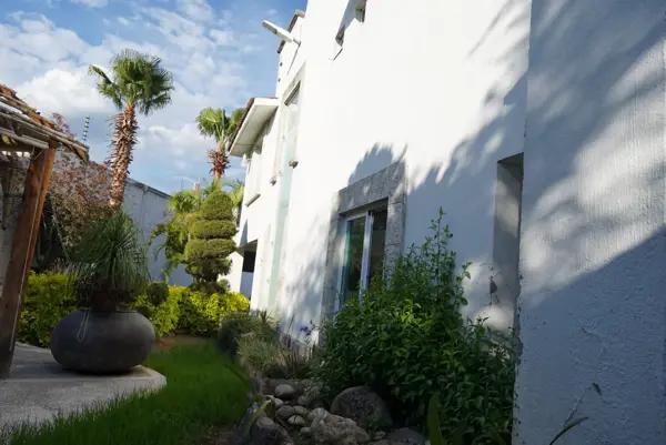 CASA EN VENTA CON TERRENO EXCEDENTE EN LA MARINA