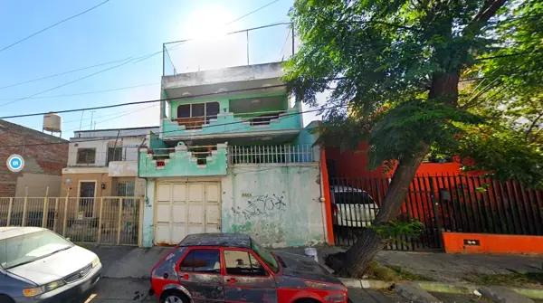 Venta de Casa en San Eugenio, Guadalajara con 4 recámaras y cocina integral