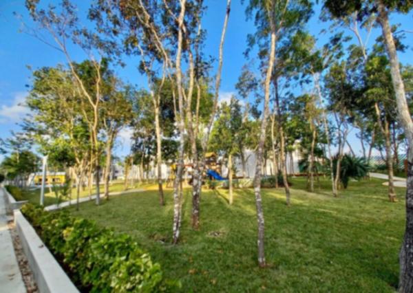 Casa en Playa del Carmen en Fraccionamiento con Amenidades en Venta y Renta