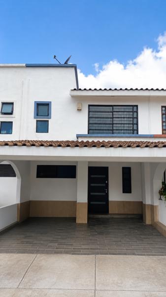 CASA EN RENTA EN PRIVADA SAN MARINO, IRAPUATO