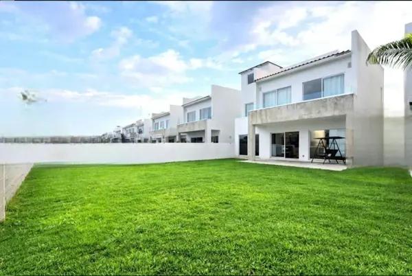 Casa en Venta en Metepec, Residencial Foresta, con vista a la Laguna Casa en Venta en Metepec, Residencial Foresta, con vista a la Laguna
