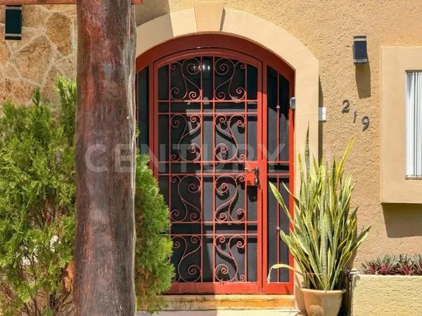 Casa en Venta y Renta en Playacar, Playa del Carmen: Amplia Residencia con Jardín y Piscina
