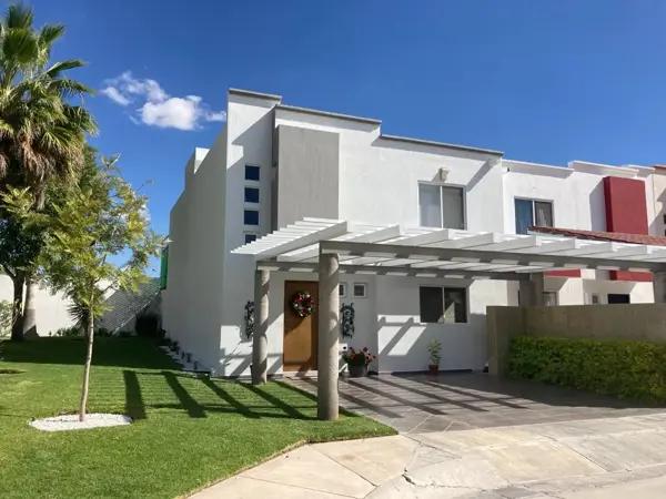 Casa en venta en Viña Antigua:  2 niveles al norte de Aguascalientes