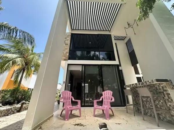 VILLA EN VENTA EN TELCHAC AMUEBLADA Y CON PANELES SOLARES