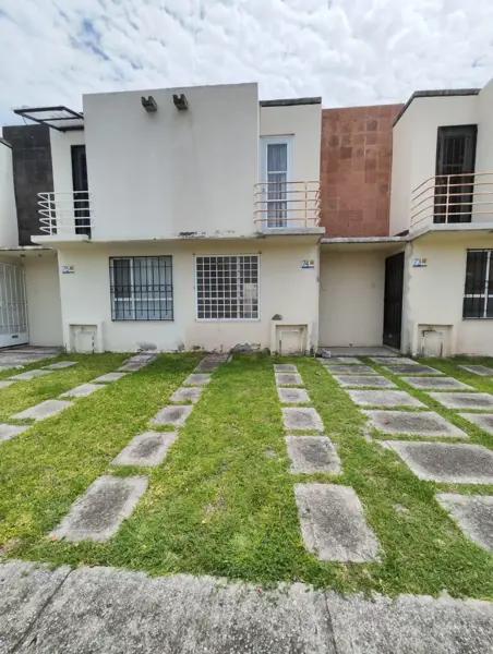 Casa en Condominio Privado y Jardín en Venta en Xochitepec, Morelos