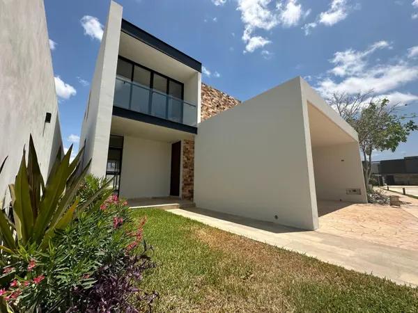 CASA EN VENTA EN PRIVADA AL NORTE DE MERIDA CASA EN VENTA EN PRIVADA AL NORTE DE MERIDA