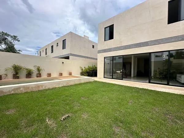 EN PREVENTA DE CASA CON 3 RECÁMARAS Y PISCINA EN PRIVADA DE CONKAL
