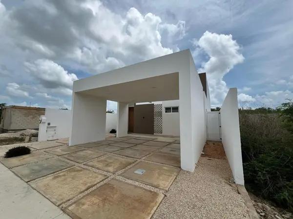 CASA EN VENTA EN PRIVADA EN CONKAL I 3 HAB I ALBERCA