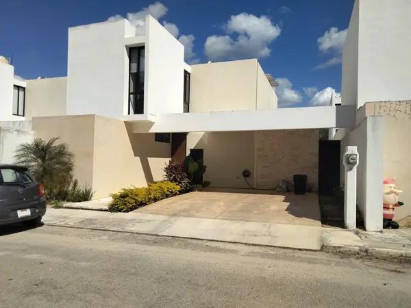 VENTA DE CASA EN PRIVADA EN CONKALI I 3 REC + PISCINA