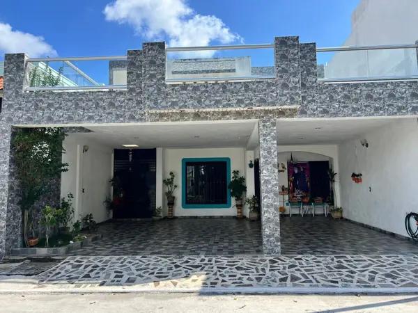 Casa de 2 plantas con 4 recamaras en Gran Santa Fe