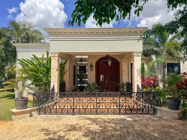 CASA EN VENTA CON 4,380 M2 DE TERRENO I EQUIPADA DE LUJO