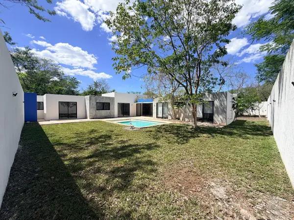 CASA EN VENTA DE 1 PISO DE 1000 M2 I 3 HAB