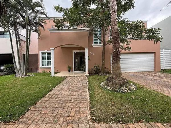 CASA EN VENTA A 3 MIN DE PLAZA LA ISLA CASA EN VENTA A 3 MIN DE PLAZA LA ISLA