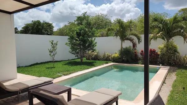 CASA EN VENTA EN PRIVADA EN CONKAL CON PANELES SOLARES