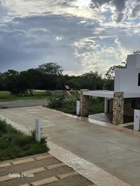 CASA EN VENTA EN PRIVADA EN CONKAL