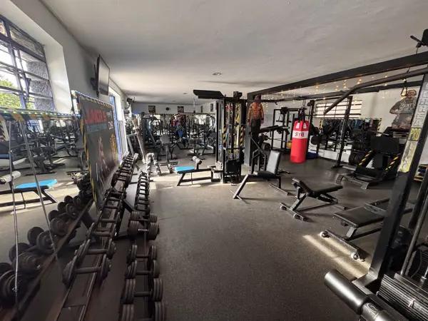LOCAL COMERCIAL EN VENTA CON GIMNASIO FUNCIONANDO