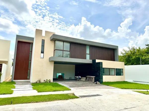 CASA EN VENTA EN PRIVADA AL NORTE DE MERIDA