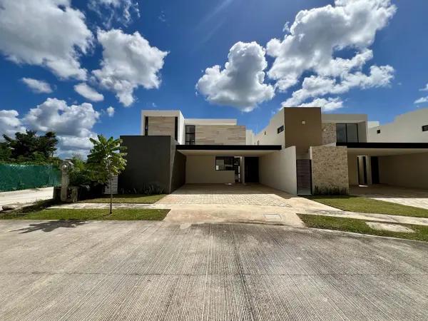 CASA EN VENTA EN ESQUINA DE 4 HAB I ALBERCA