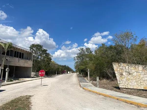 AMPLIO TERRENO EN VENTA EN PRIVADA AL NORTE DE MERIDA