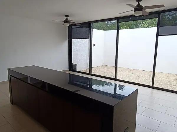 TOWNHOUSE EN VENTA EN TEMOZÓN NORTE TOWNHOUSE EN VENTA EN TEMOZÓN NORTE