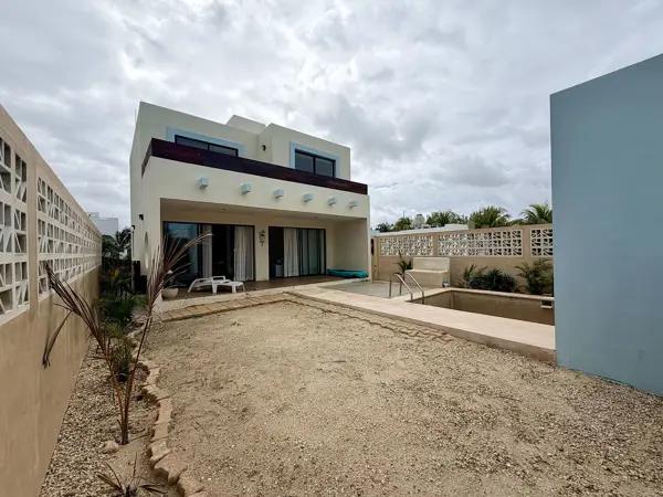CASA EN VENTA EN CHICXULUB PUERTO CON GRAN TERRENO CASA EN VENTA EN CHICXULUB PUERTO CON GRAN TERRENO