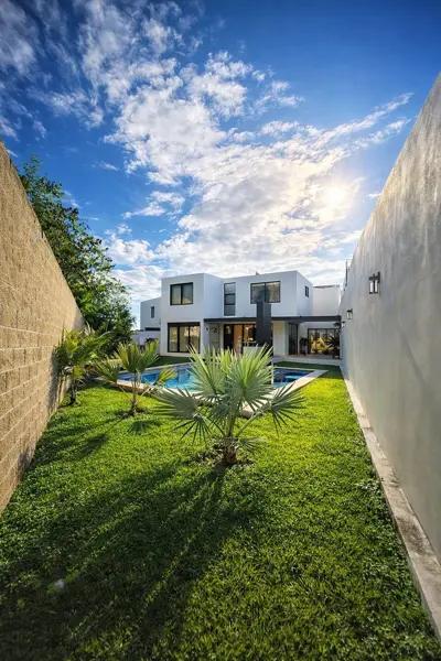 CASA EN VENTA EN PRIVADA CON 35 PANELES SOLARES